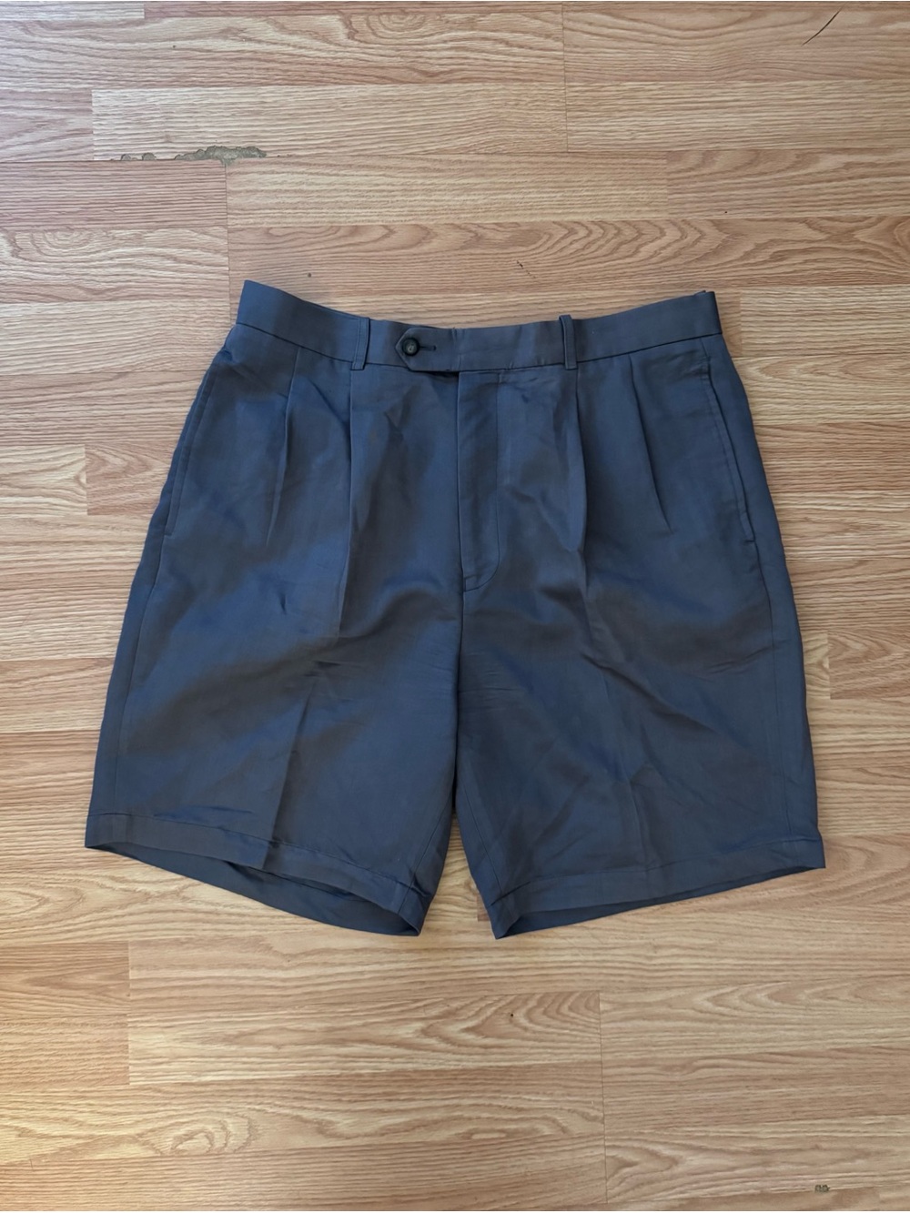 Men's Classic Pleated Shorts - Dark Grey
